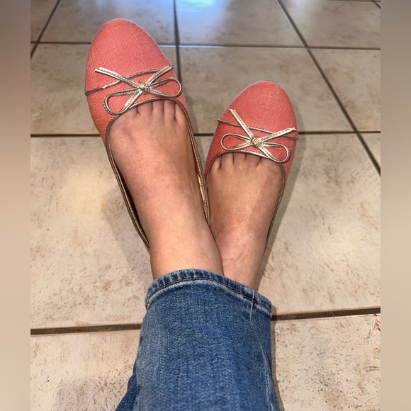Women’s cute salmon pink flats with metallic trim and bow Dress Barn well loved - Picture 5 of 13